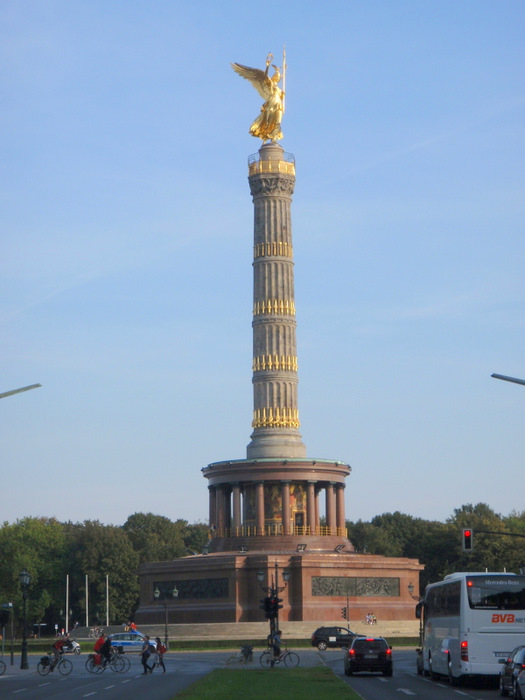The Siegess&auml;ule is Huge.